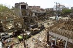Pemboman tahun 2002 menghancurkan kota Kuta di Bali, seperti gambar di atas. Ketika bersaksi dalam persidangan terdakwa perakit bom Umar Patek, seorang pemimpin Muslim dari Kuta, Agus Bambang Priyatno, menuntut kaum garis keras Islam untuk berhenti merusak citra Islam. [Johnathan Drake/Reuters]