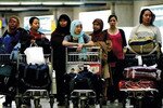 Bandara Adi Sumarmo di Surakarta dibanjiri para pekerja luar negeri yang kembali pulang untuk Idul Fitri, menurut pihak berwenang. [Yenny/Khabar]